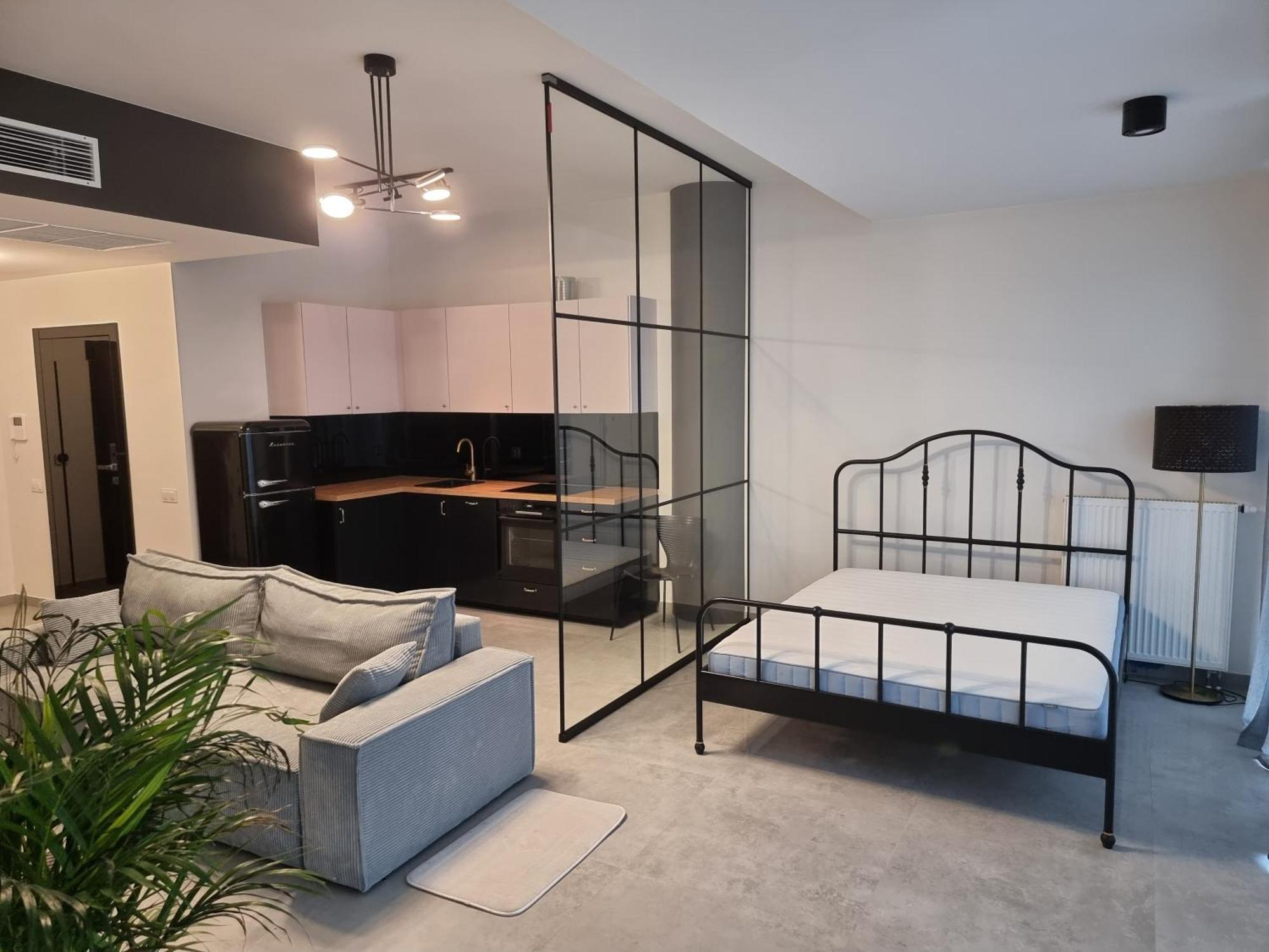 Hanza Tower Apartment *