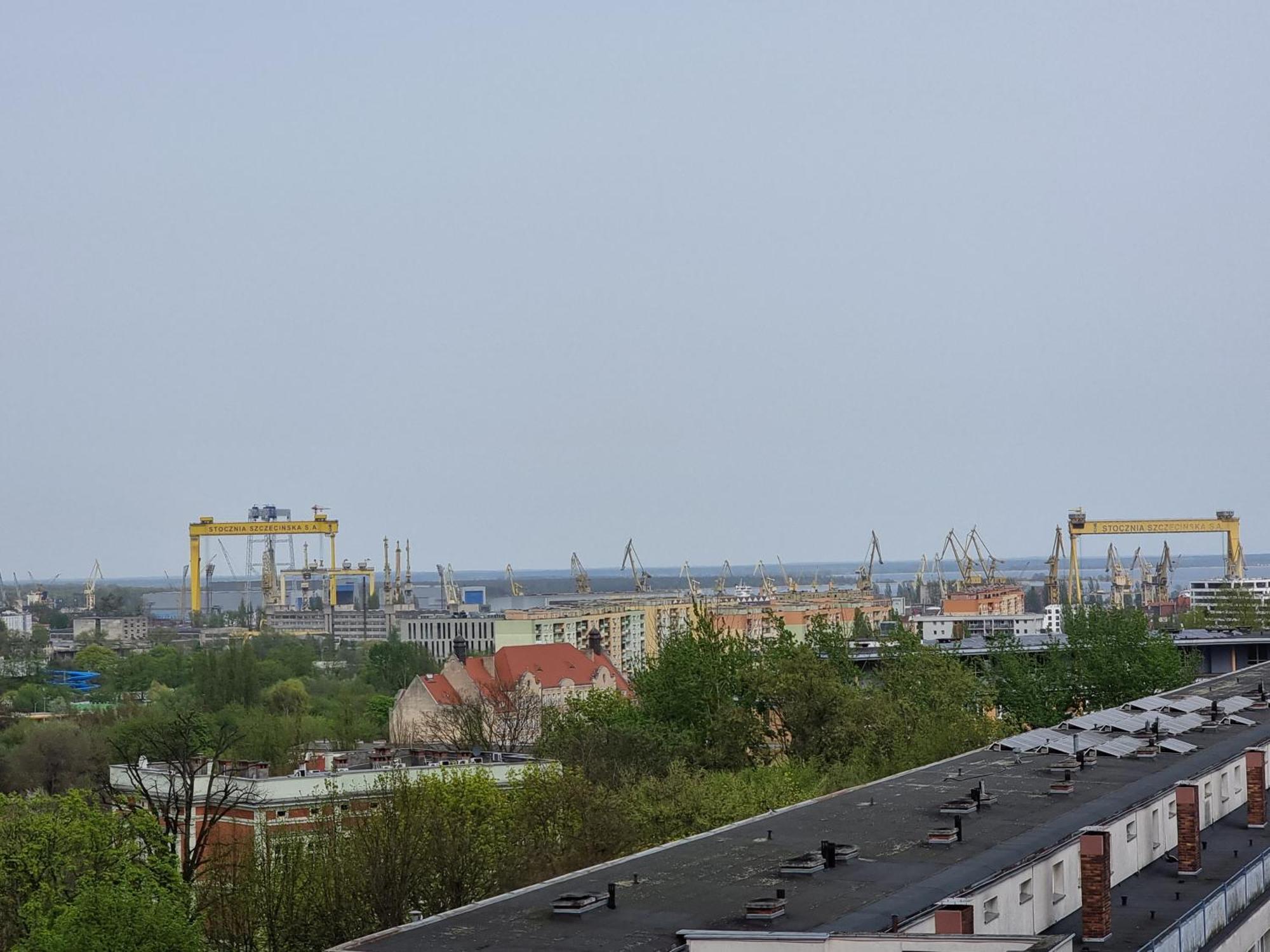 Hanza Tower Apartment *